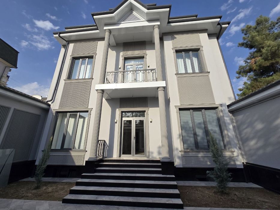 Новый дом с мебелью.