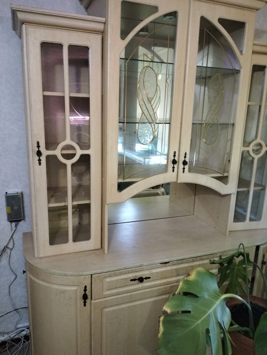 Сирвант стенка отдам