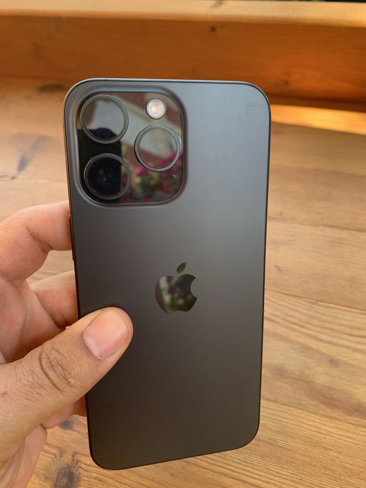 Продавам iPhone 15 Pro Max 1TB