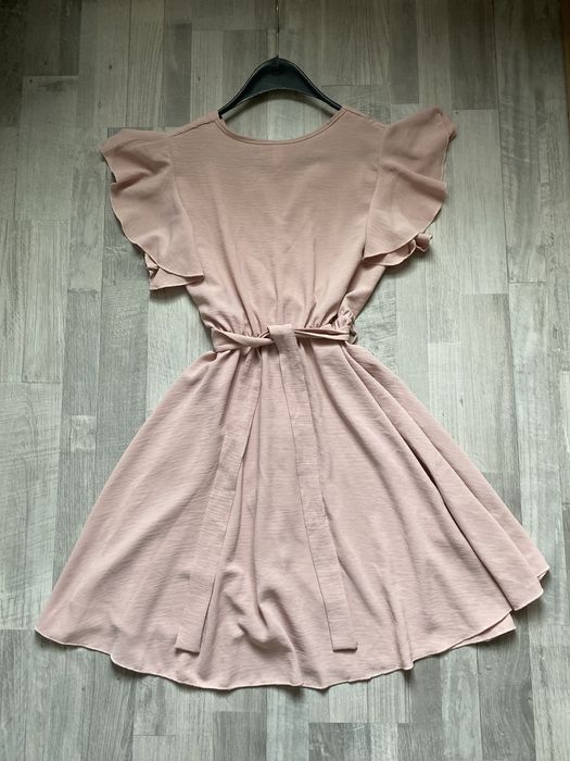 Нежна рокля в цвят пудра