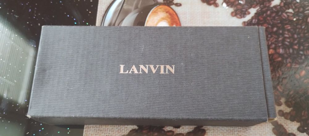 Продавам химикалка lanvin