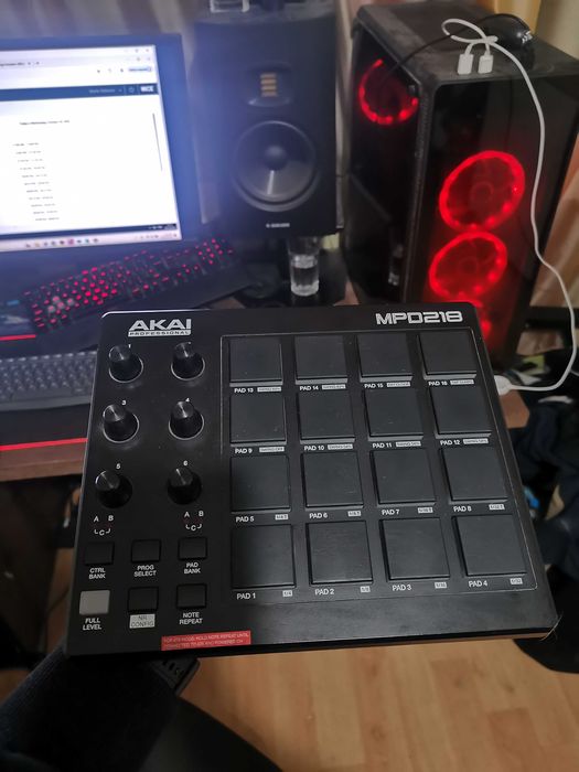 AKAI MPD218 MIDI Pad controller