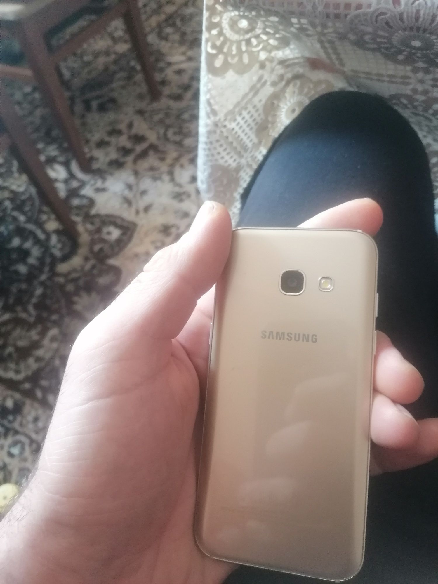 Samsung galaxy A3-2017г.-ЗЛАТЕН