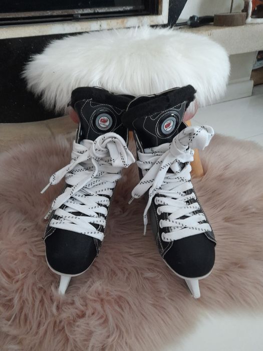 Patine noi în cutie originala, mărimea 36