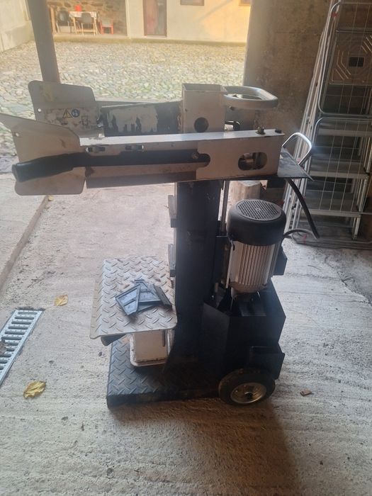 Vând spărgător pentru lemn