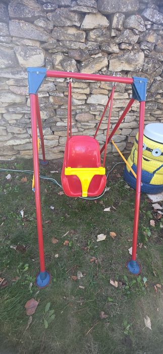 Детска люлка ,метална рамка, пластмасова седалка
