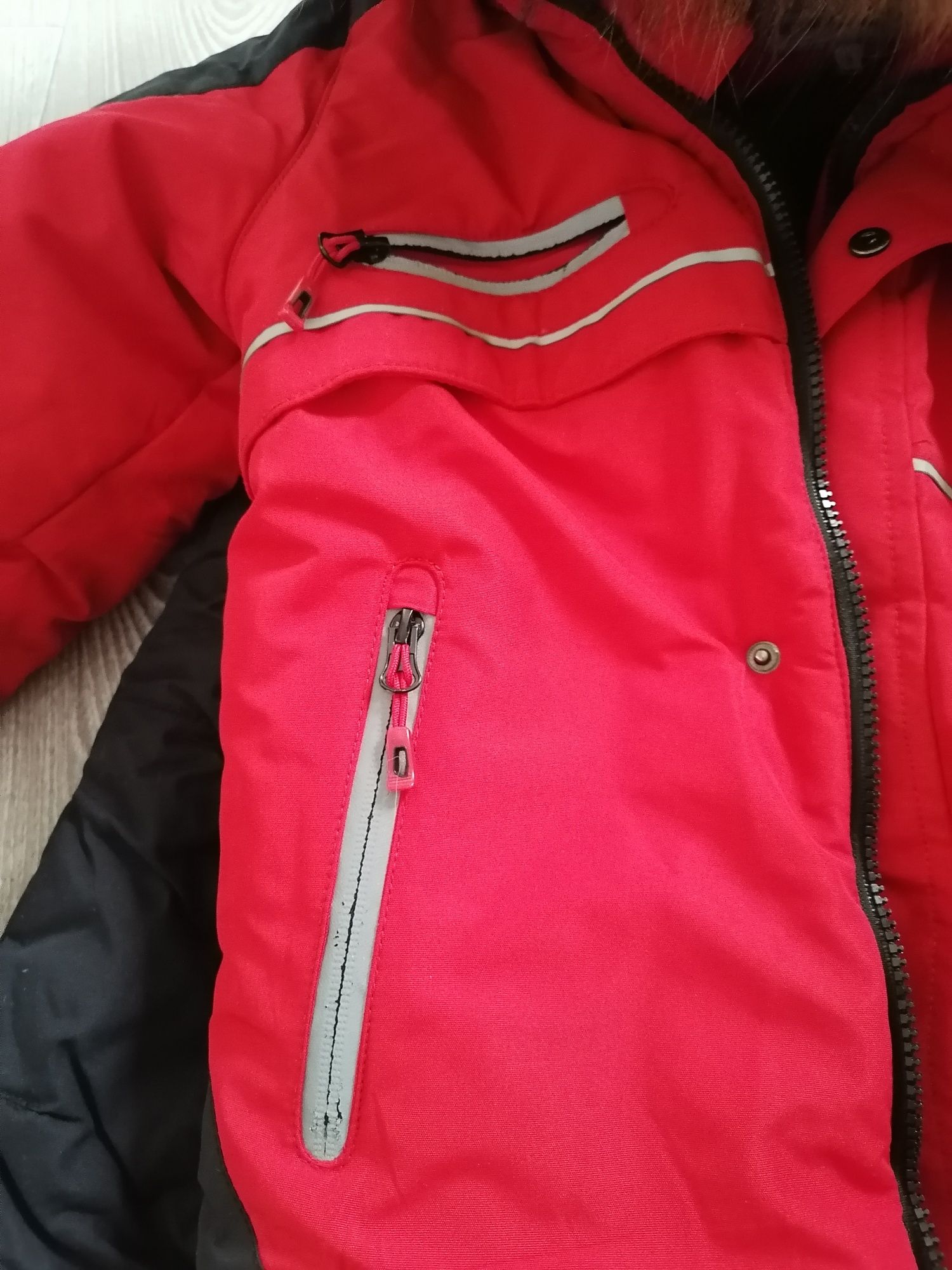 Продам зимний комбинезон и куртку на рост 116