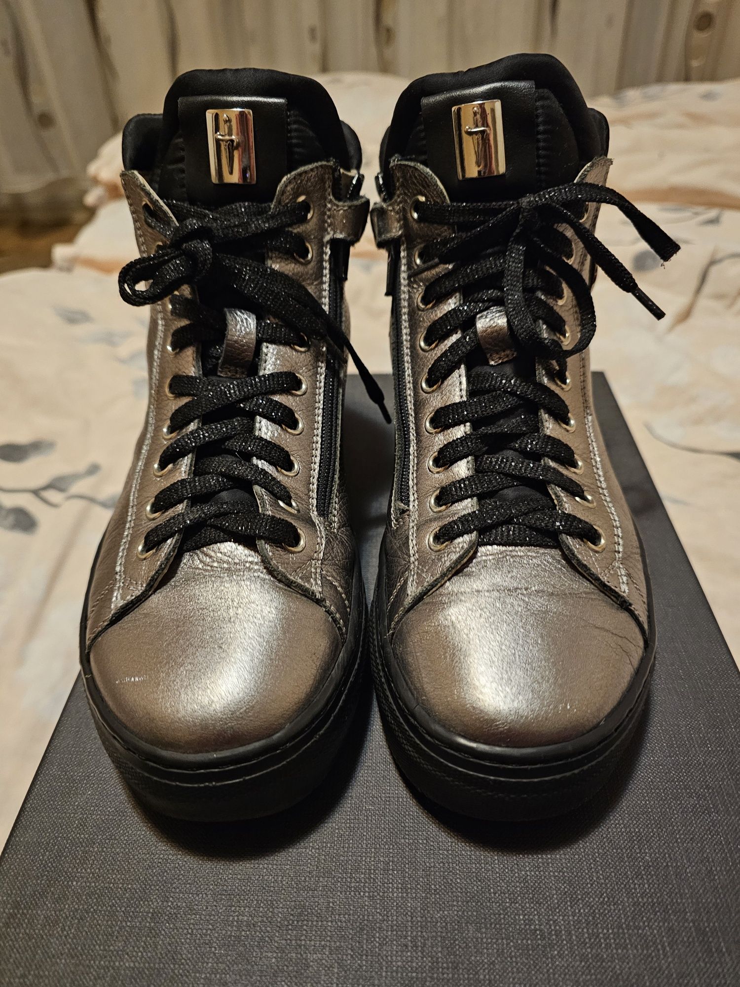 Moschino,Cesare Paciotti, Armani