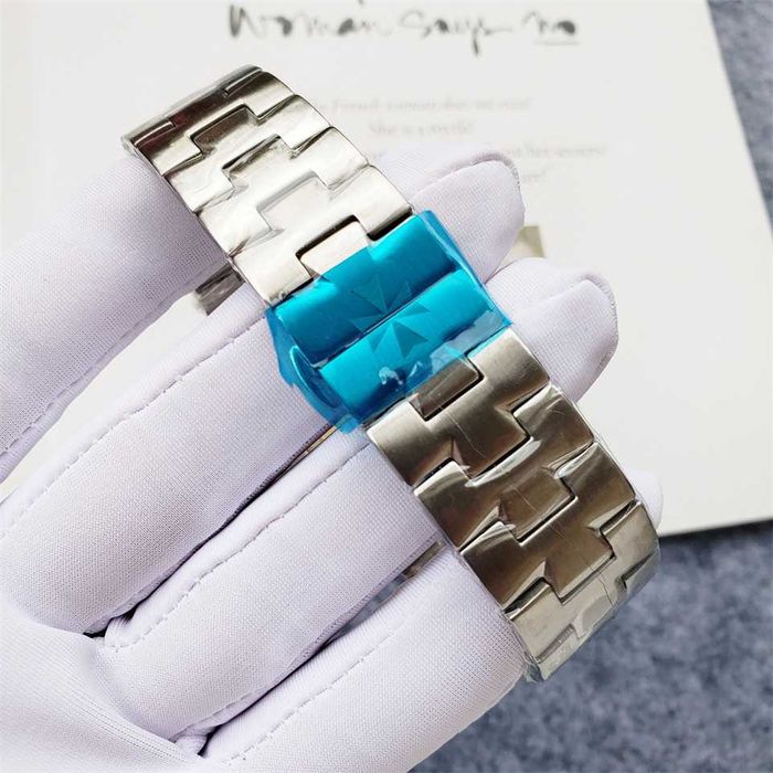 Vacheron Constantin Overseas с автоматичен механизъм