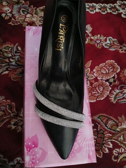 Tufli "LARISI" yang kiyilmagan