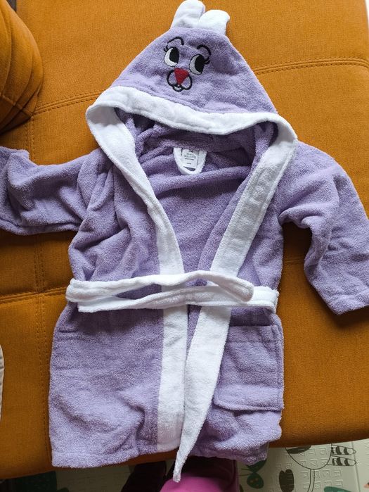 Обиколници, кърпа, нов халат и чанта за бебешки неща