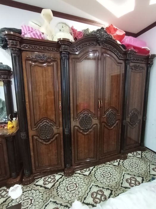 Мебель комплект яхши холатда