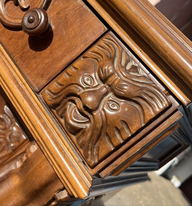 Consola vintage, de colectie, motive clasice - masti, grifoni