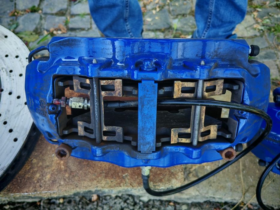 Sistem de frânare BREMBO 6 pistonase