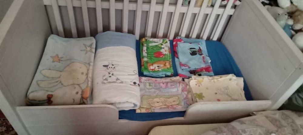 Продам детскую кроватку-манеж + 2 матраса