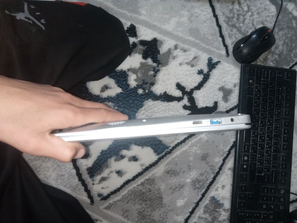 Abmen bor telefonlarga