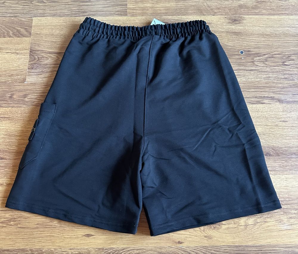 Мъжки,памучни,черни къси панталонки Stone Island с бадж на джоба