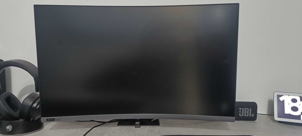 Monitor Samsung Curbat 27 inch 240 HZ