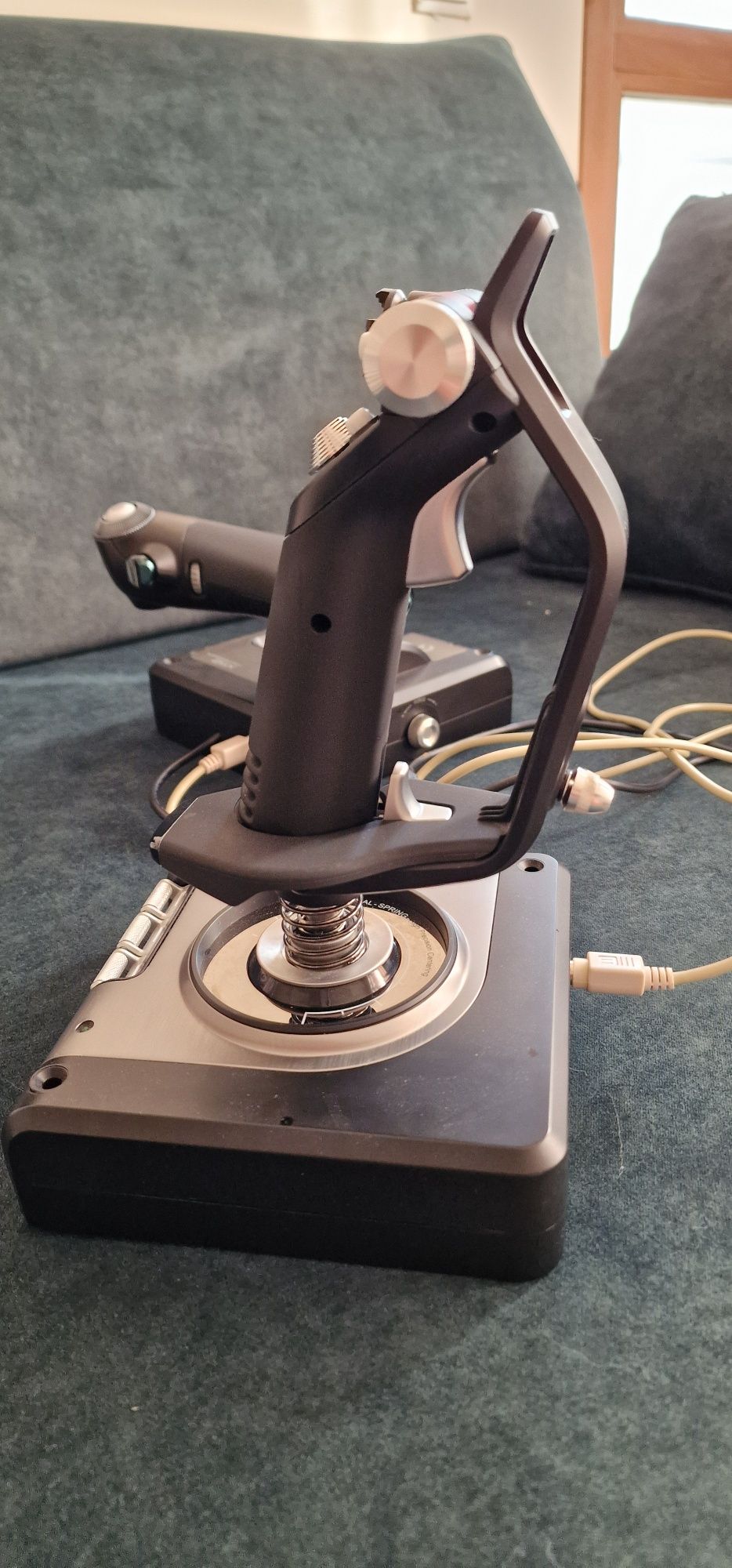 Vând HOTAS  logitech X52 (joystick + throttle)