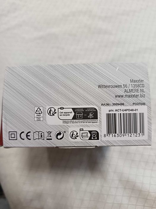 Настолно бързо зарядно устройство We-Load с 4 порта.