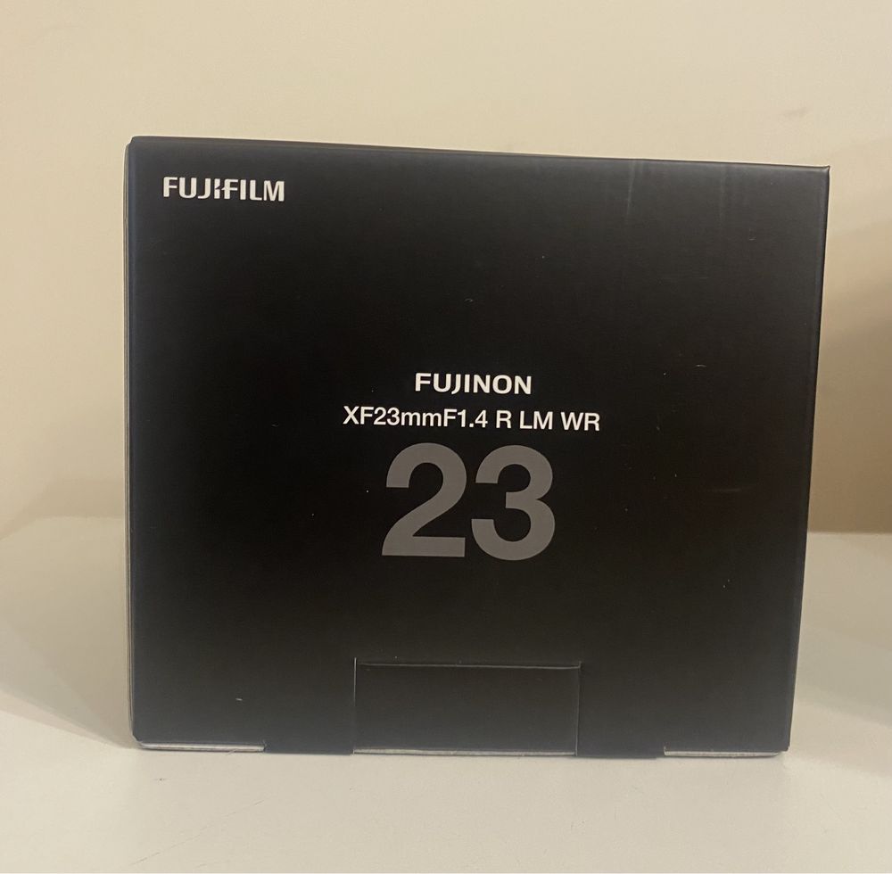 Объектив Fujifilm XF 23mm f/1.4 R LM WR