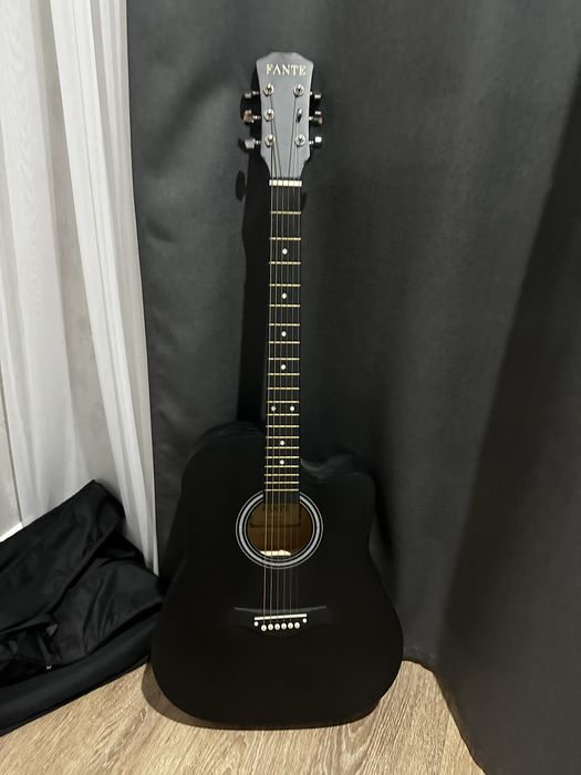 Акустическая гитара