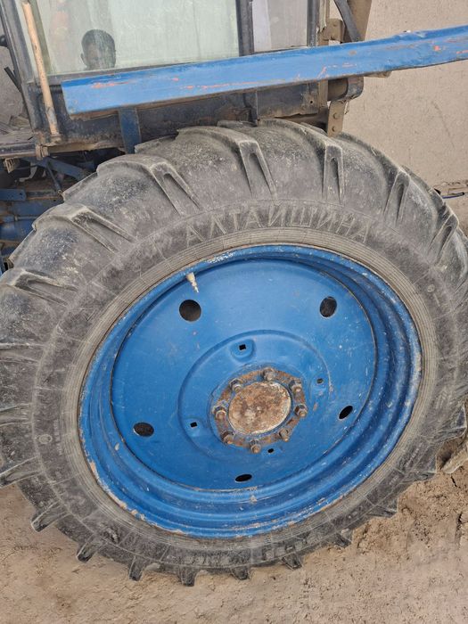Traktor sotiladi xujatlar bor holati zo'r ruli gidravlika bortavoy 18
