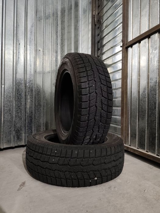 Зимняя резина TOYO (почти новая)