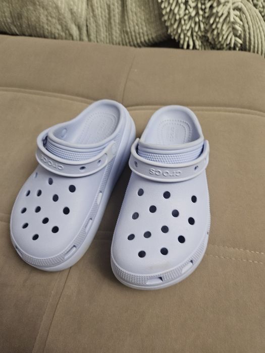 Кроксы оригинал на девочку на танкетке размер J5 на 35, 36 размер