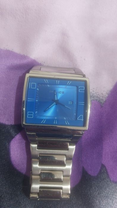 Ceas de vânzare police foarte ieftin