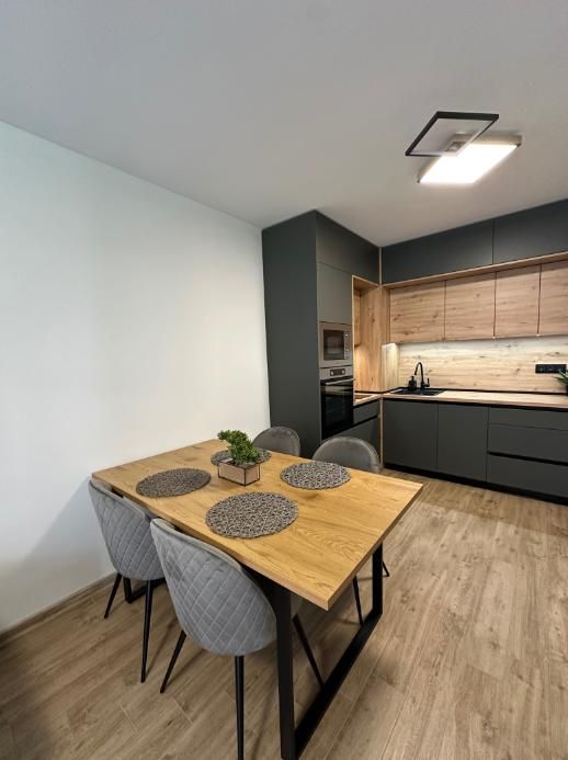 Дава се под наем Двустаен апартамент в Пловдив, Остромила - 55 кв.м за 650 € - Снимка #1