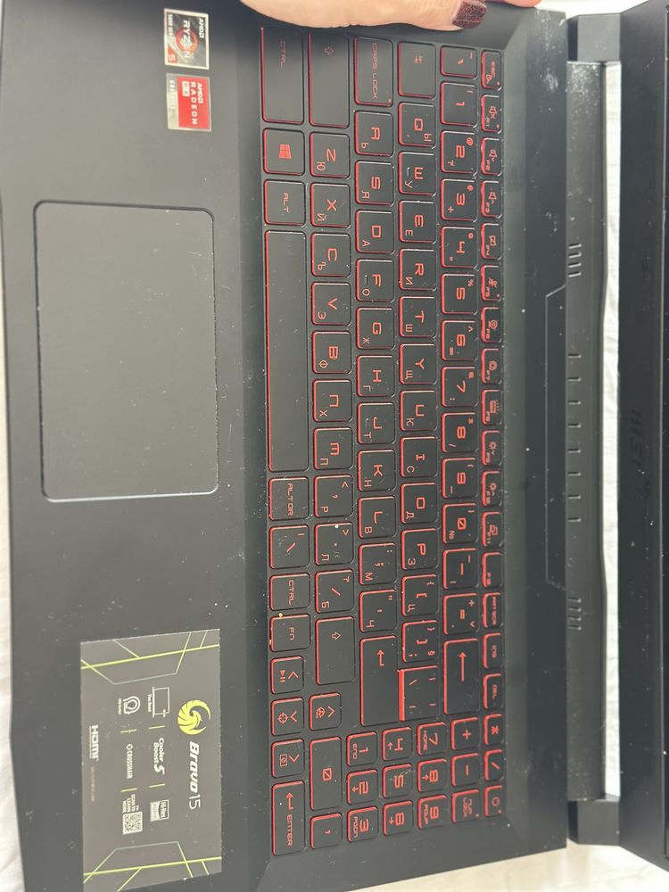 Лаптоп MSI bravo 15 B5DD