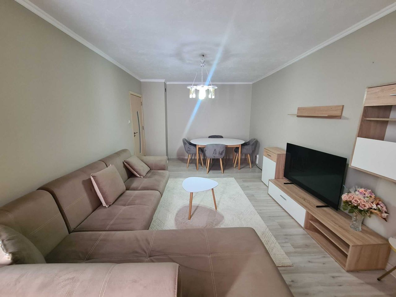 Продава се Двустаен апартамент в Хасково, Каменни - 61 кв.м за 1104 €/кв.м - Снимка #1