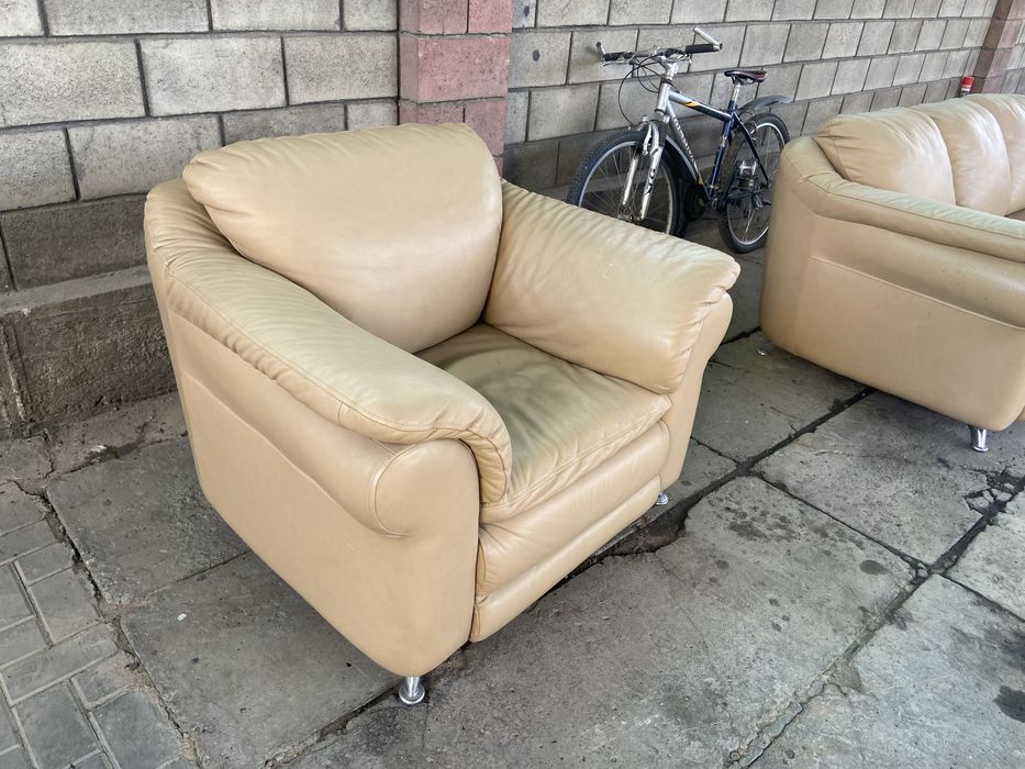 Диван с креслом…