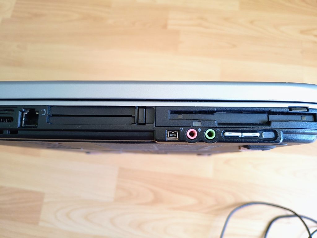Лаптоп HP compaq /presario 2100