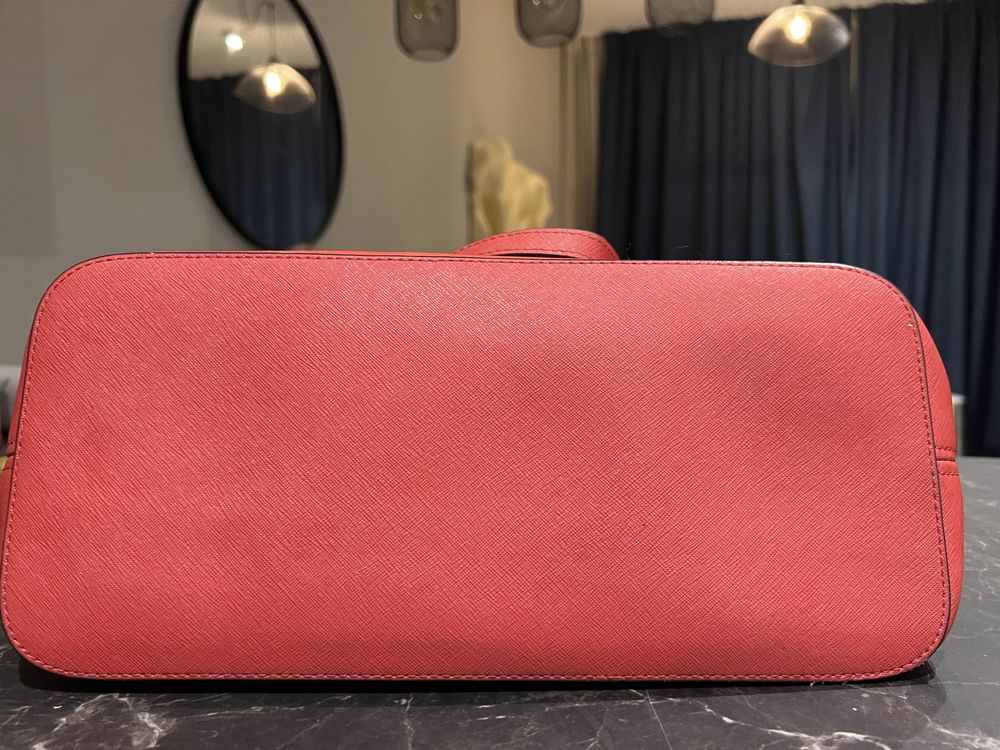 Michael Kors червена голяма чанта