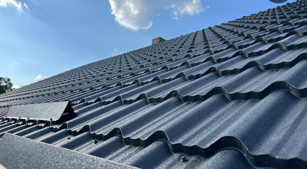 Firma executam acoperisuri  montaj tigla met si ceramica etc.