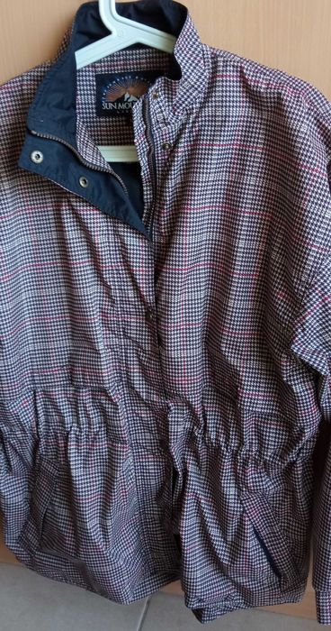 Дамско яке размер 48, против дъжд и вятър