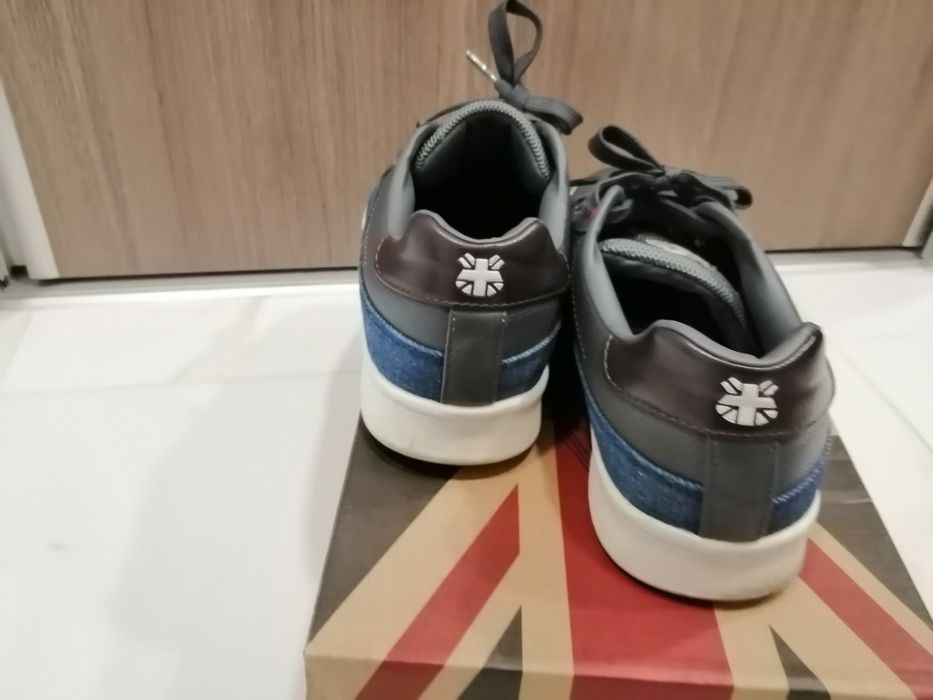 Продавам мъжки спортни обувки Lee Cooper