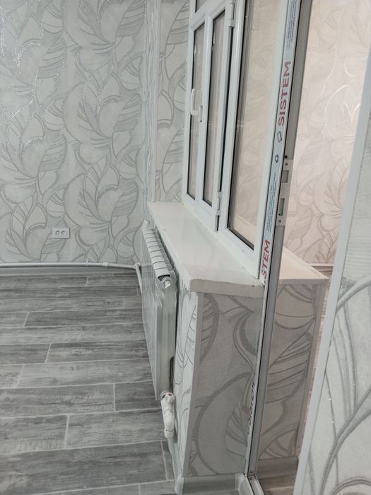 Собственник. Продам 2 комнатную с отличным ремонтом. В янгиюле. (АЗС)