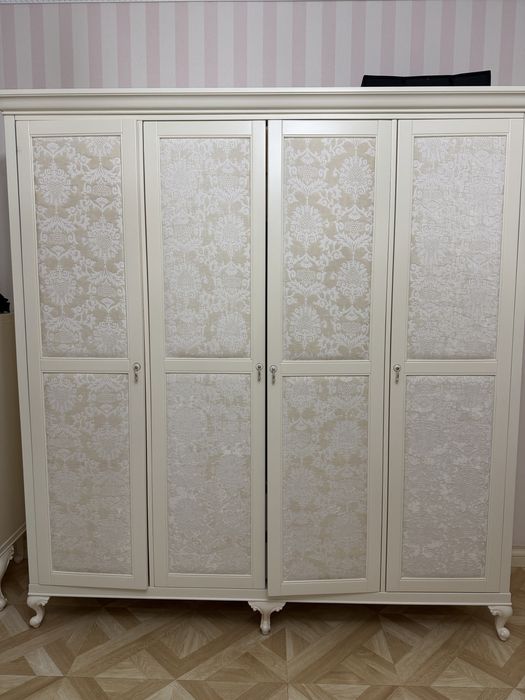 Шкаф,кровать,матрас,2 тумбочки,комод,письменный стол