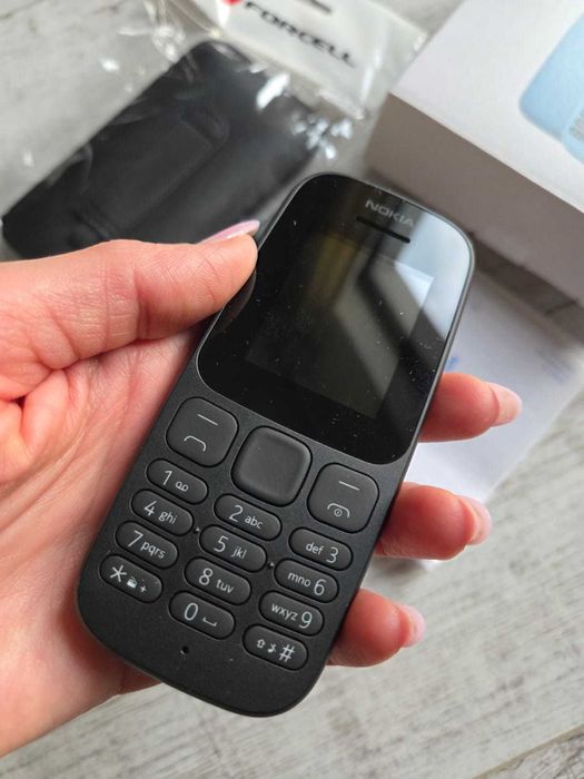 Nokia 105 nou (telefon cu butoane) cu husa