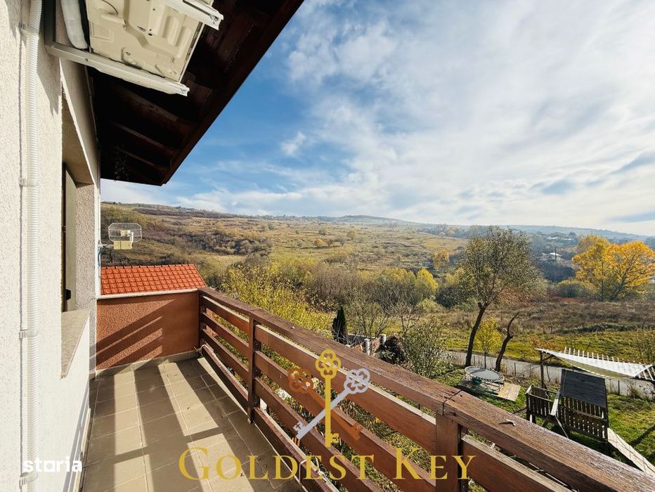 Duplex cu 4 camere, 2 bai, locuri de parcare si panouri fotovoltaice