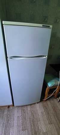 Продам холодильник Атлант 100$