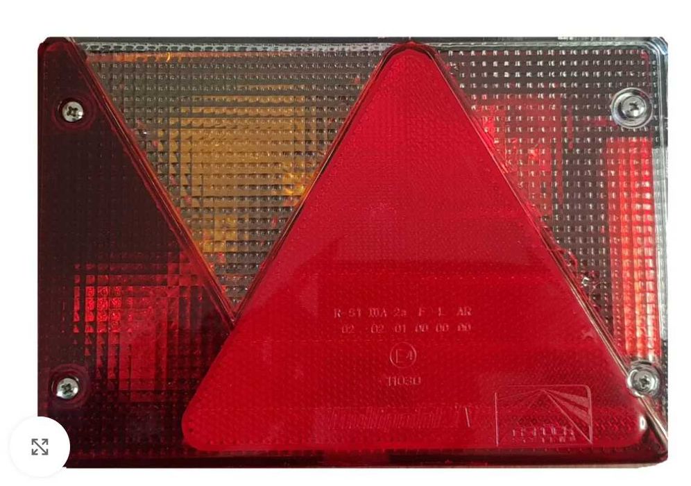 Комплект комбинирани задни лампи 12V с крушки и букса 5 пина