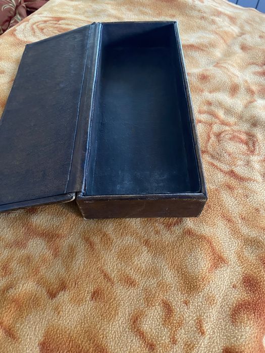 Продавам кожена кутия ретро 15лв