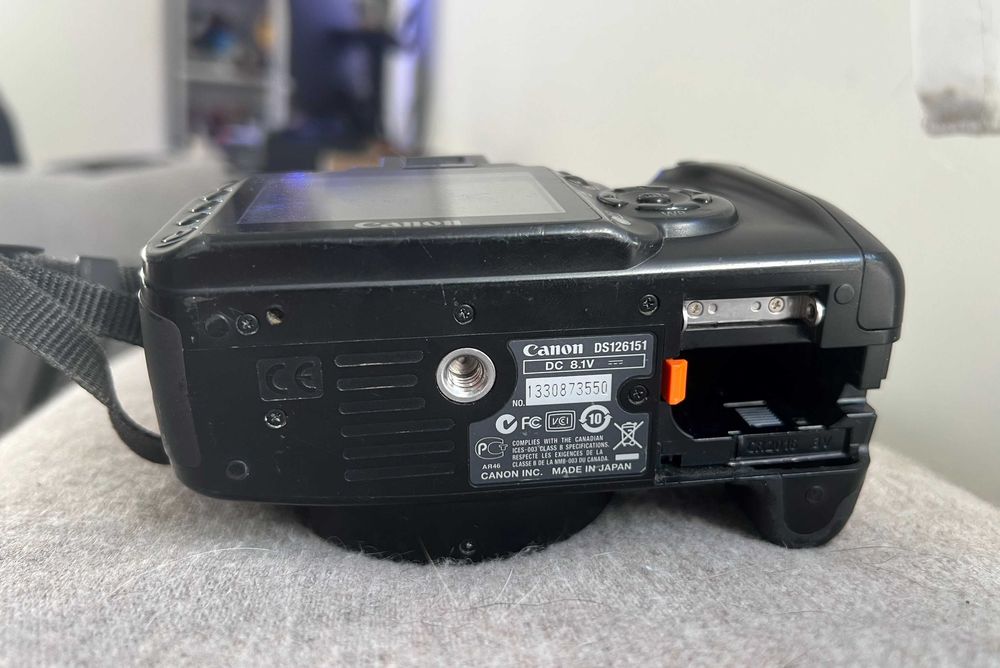 Canon EOS 400D body defect, eroare Err99, lipsa capac baterie