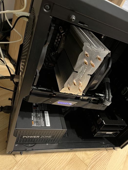 Компютър с RTX 2070 SUPERE и Inter Core i7-9700KF