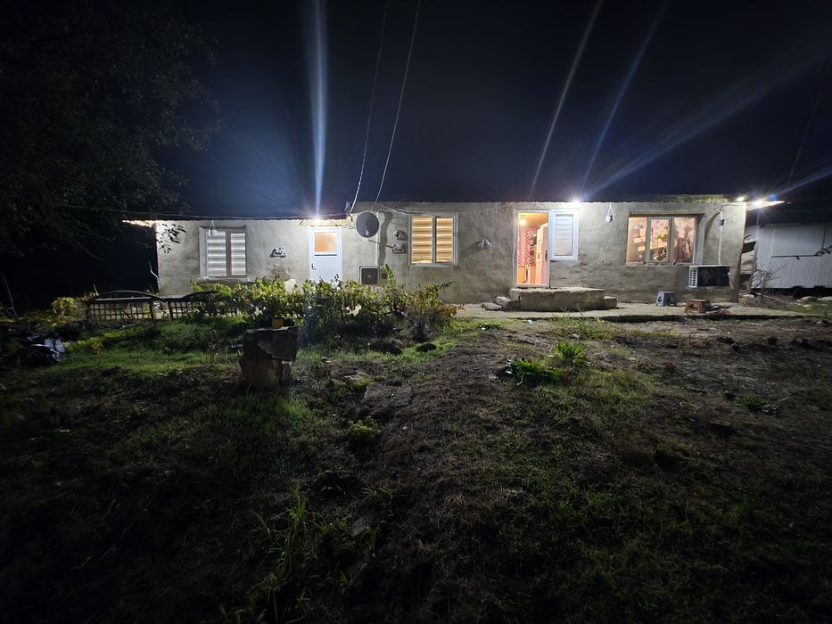 Продавам къща в с.Засмяно с два входа на 30км от Варна  70 000 евро