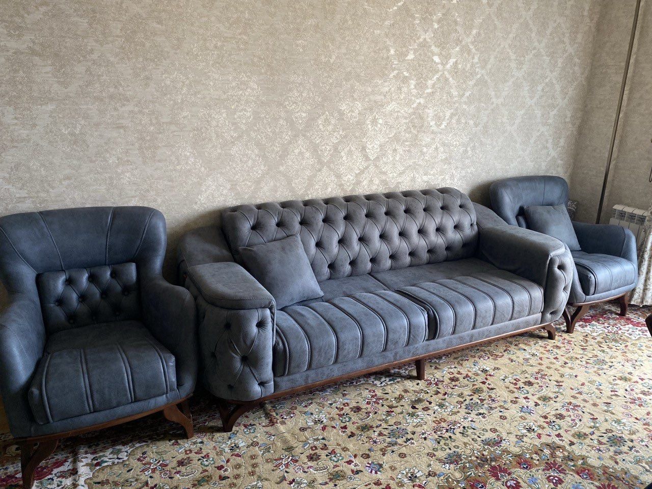 Продается диван и 2 соответствующих кресла